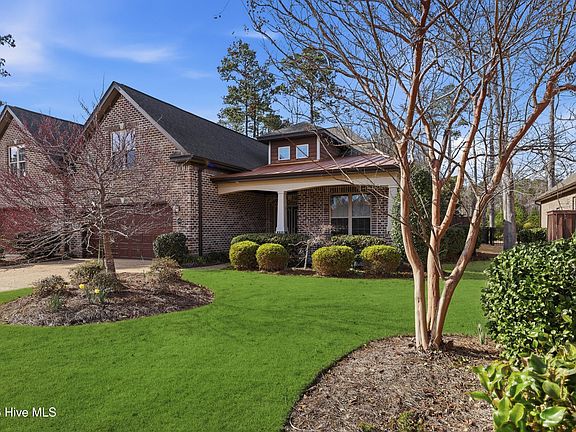 4th image of 653 Jenoa Loop