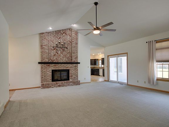 4th image of 1700 Silverthorne Dr