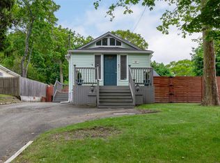 68 Ridgewood Ave, Selden, NY 11784