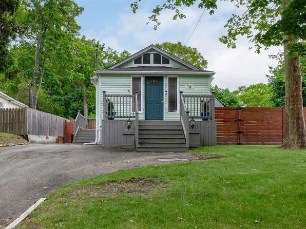 68 Ridgewood Avenue, Selden, NY 11784