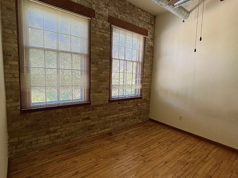 141 W Vine St — Photo 5