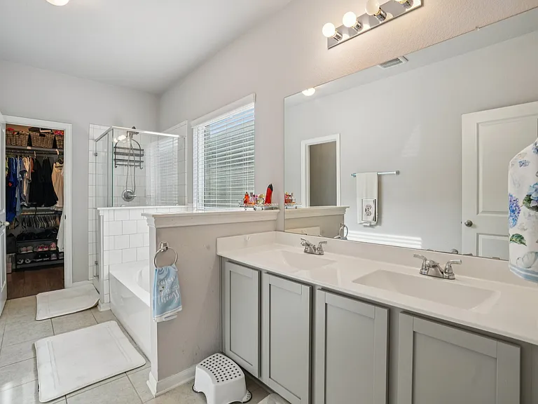 8915 Portobello Way — Photo 11