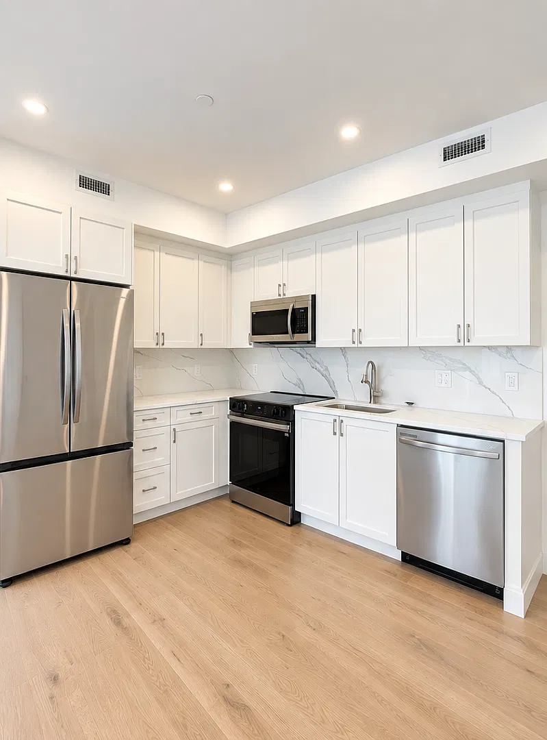 Charming 2 Bedroom- No Broker Fee — Photo 1