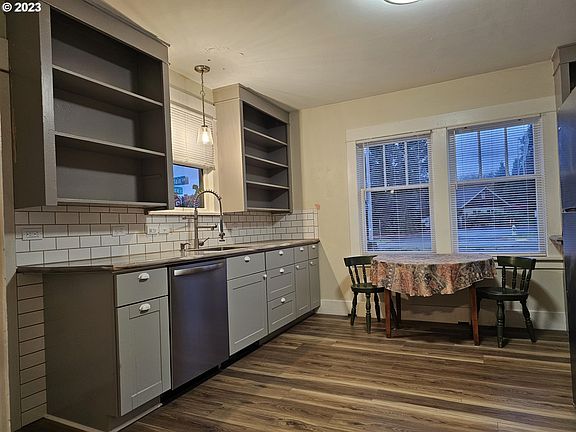 5th image of 2111 E Mill Plain Blvd