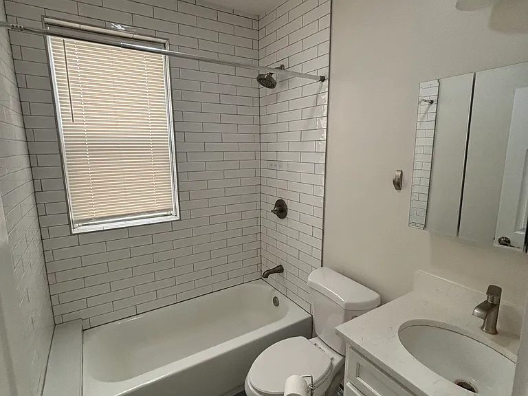 70 Pine St #1 — Photo 7