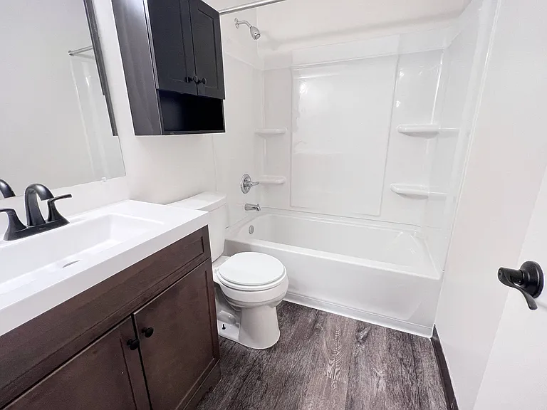 Crown Pointe Apartments — Photo 41