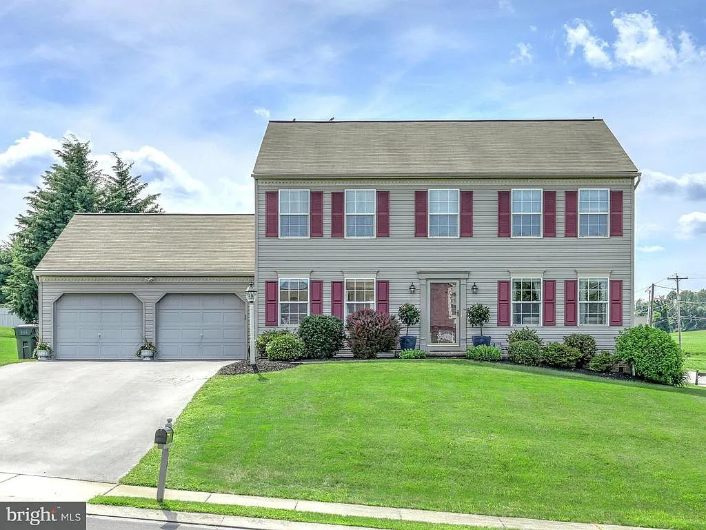 10 Nina Dr photo 1