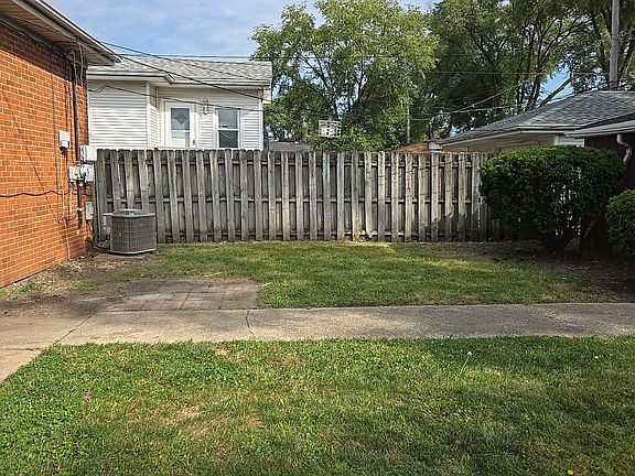 5th image of 413 Greenbay Ave