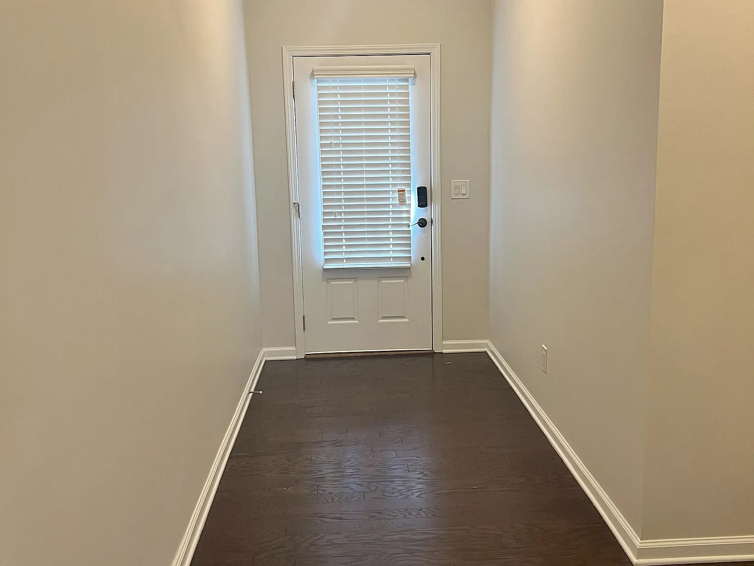 3 bed, 2012 sqft, $2,200 — Photo 3