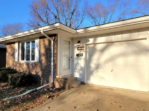 2437 Delaware Dr, Springfield, IL 62702