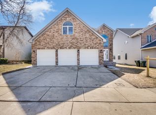 1935 Brookside Ln, Hoffman Estates, IL 60169