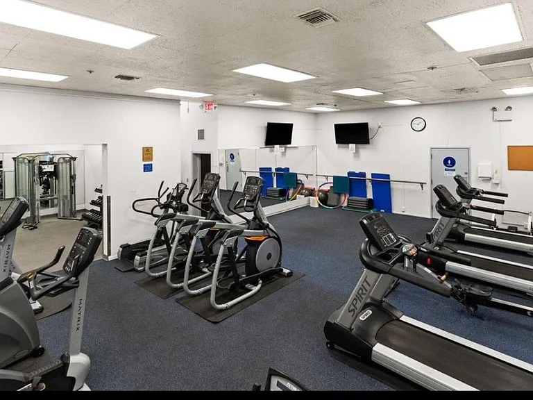 320 N Civic Dr #103 — Photo 23