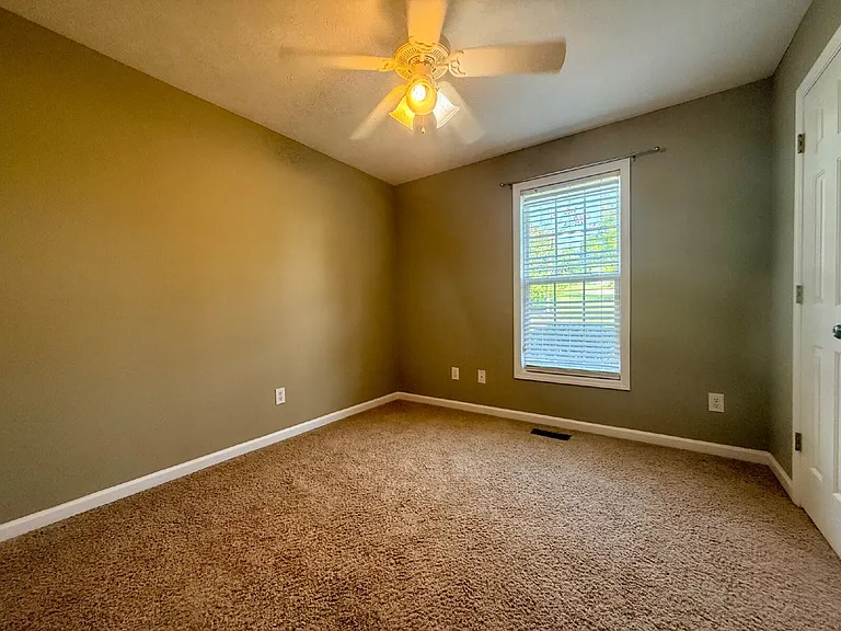 42 Mayflower Ct — Photo 13