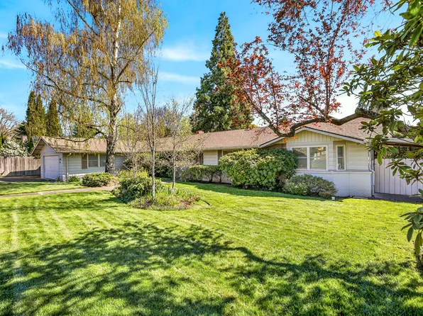 2418 Acorn Way, Medford, OR 97504