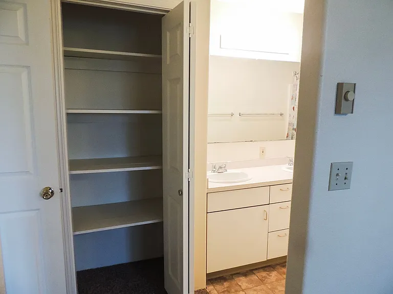 1038 W C St — Photo 7