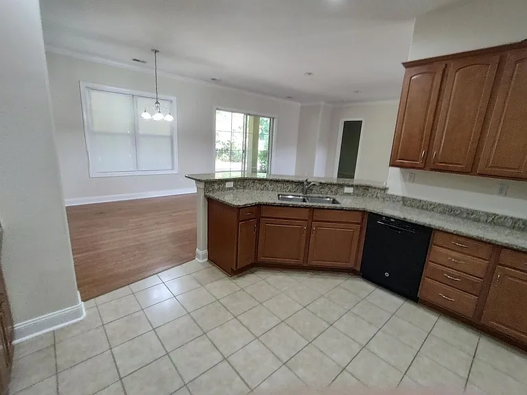 38 Glencairn Ave — Photo 14