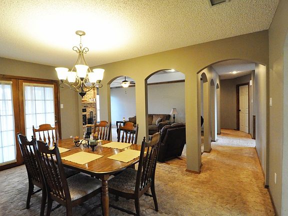 4th image of 2221 Putnam Dr