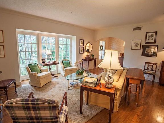 2nd image of 140 Chelton Cir