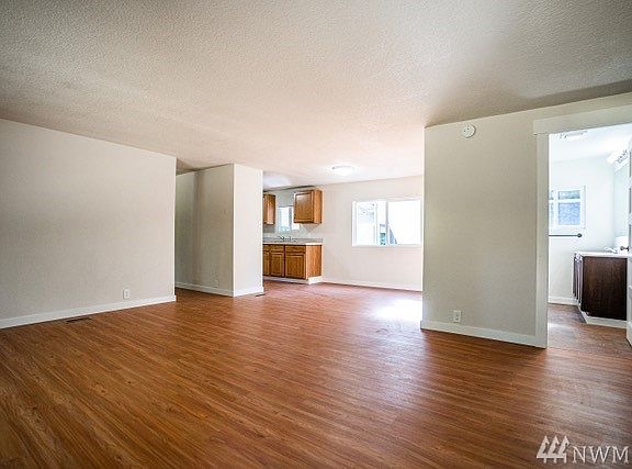 3rd image of 1229 Lake Park Dr SW