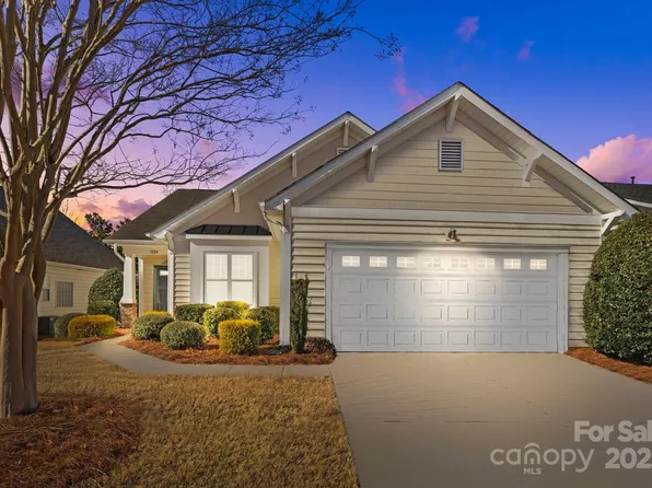 1024 Knob Creek Ln, Tega Cay, SC 29708