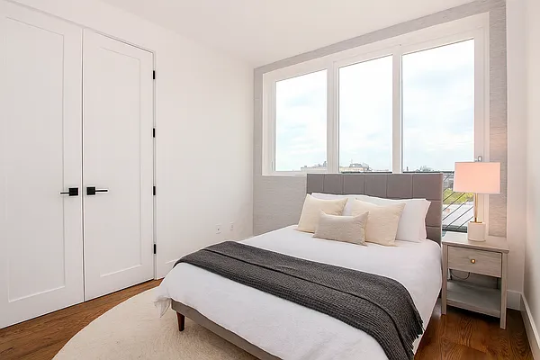 Rented by Loom Capital Group Inc. | media 16