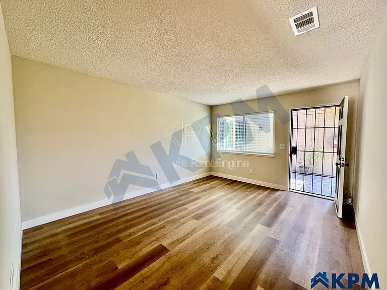 7355 Kelley Dr — Photo 6