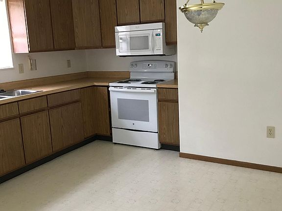 2nd image of 409 Windmill Dr