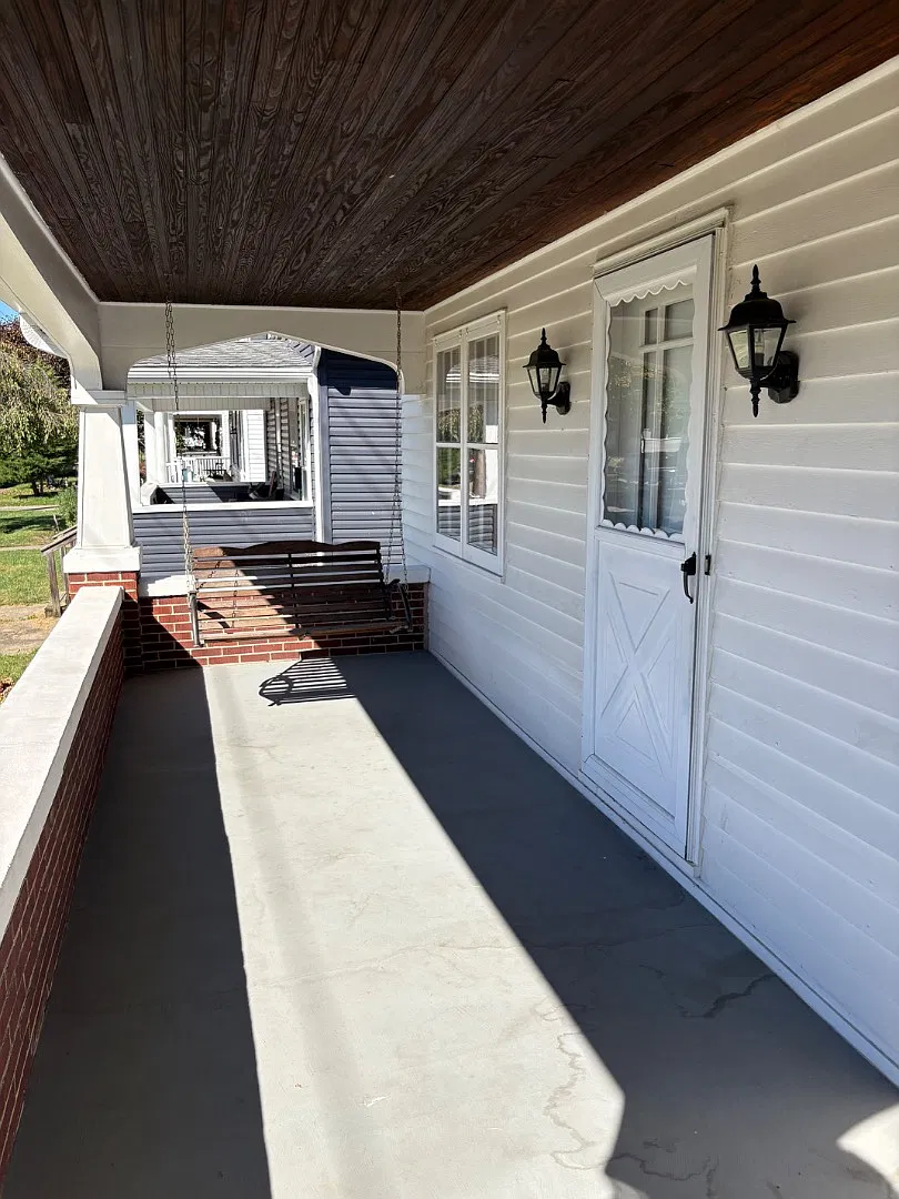 621 Allen Ave — Photo 2