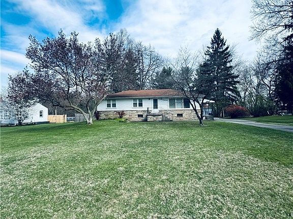 2nd image of 554 Thomas Ln
