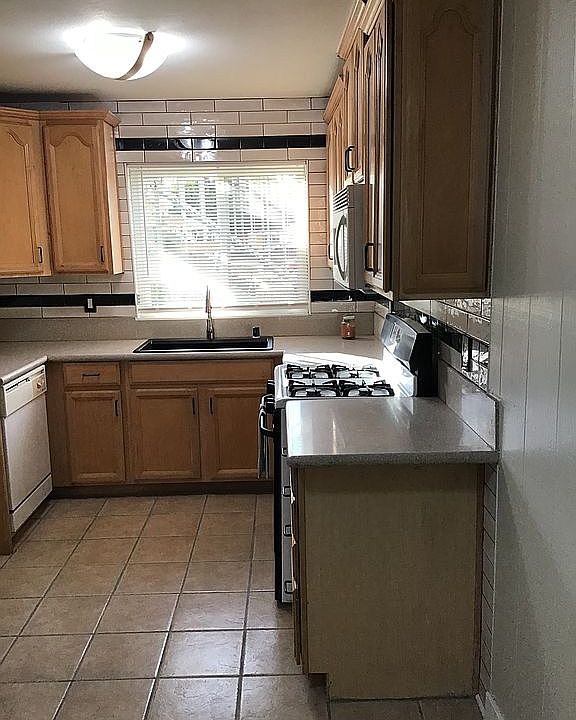 1st image of 10636 Woodley Ave