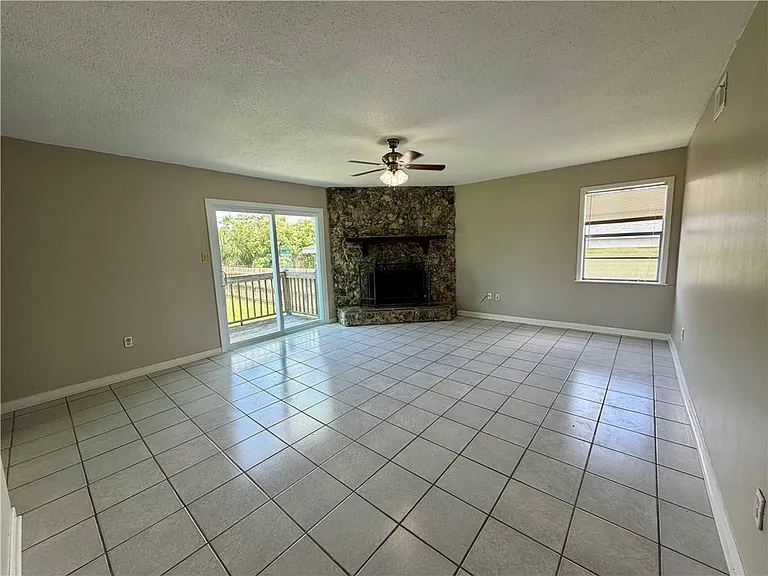 532 Oakwood Dr — Photo 7
