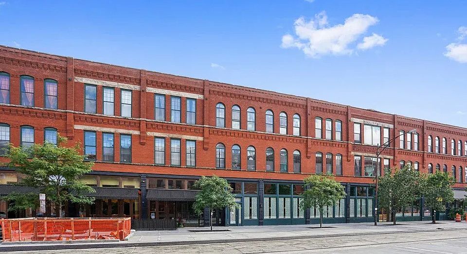 1st image of 845 W Fulton St #215