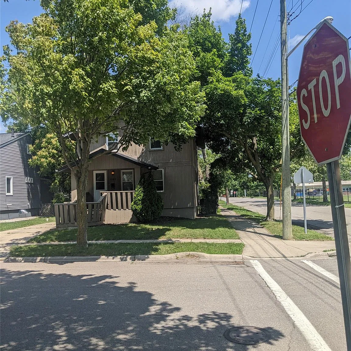 3 bed, 1.0 bath, 1102 sqft, $2,450 — Photo 2