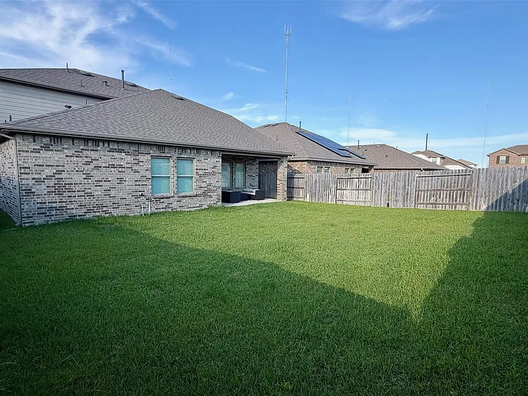 1515 Wells Manor Ln — Photo 21