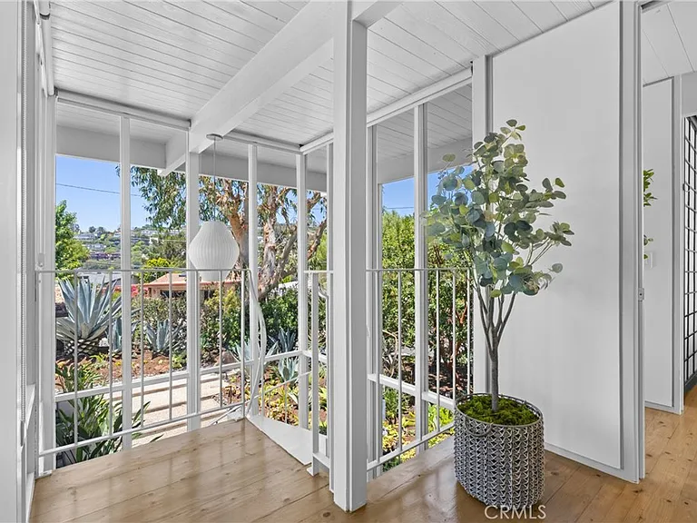 1494 Bluebird Canyon Dr — Photo 25