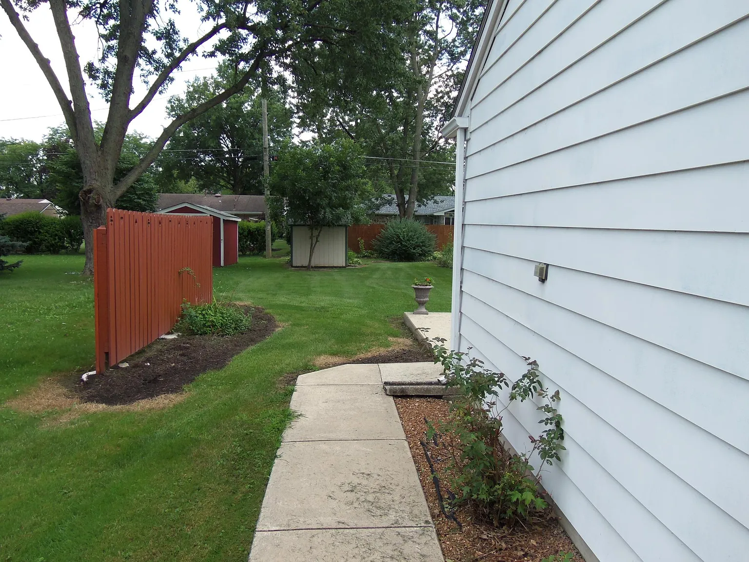 3 bed, 1250 sqft, $1,750 — Photo 4