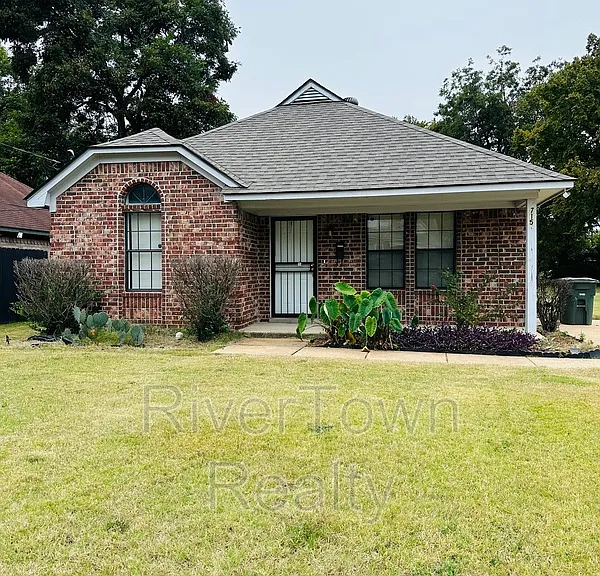715 Ayers St — Photo 8
