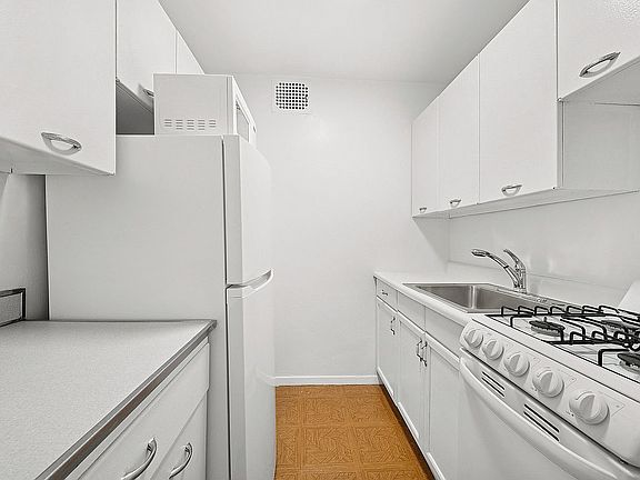 3rd image of 333 E 14th St APT 10A