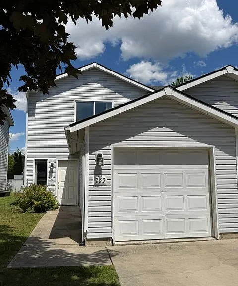 233 E Shelby Ln — Photo 1