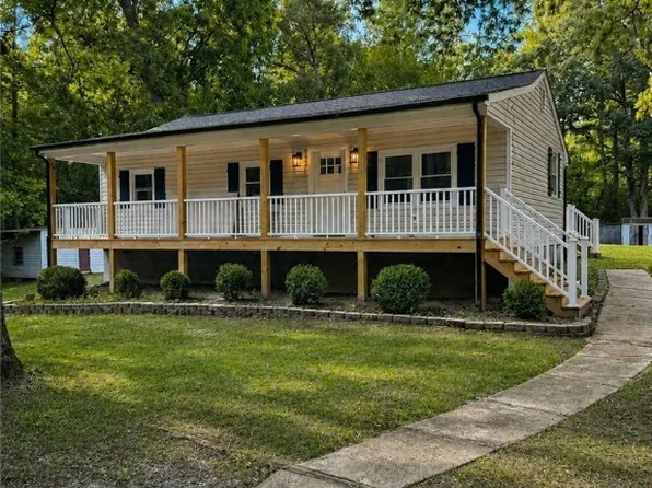 2392 Lewis B Puller Memorial Hwy, Saluda, VA 23149