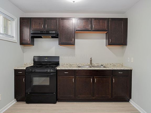 4th image of 404 Kelton Ave