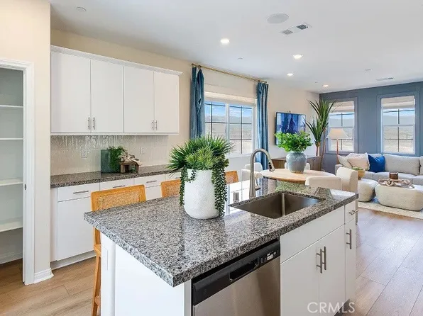 1684 Phantom Ln, Rialto, CA 92376