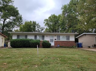860 Kostka Ln, Florissant, MO 63031