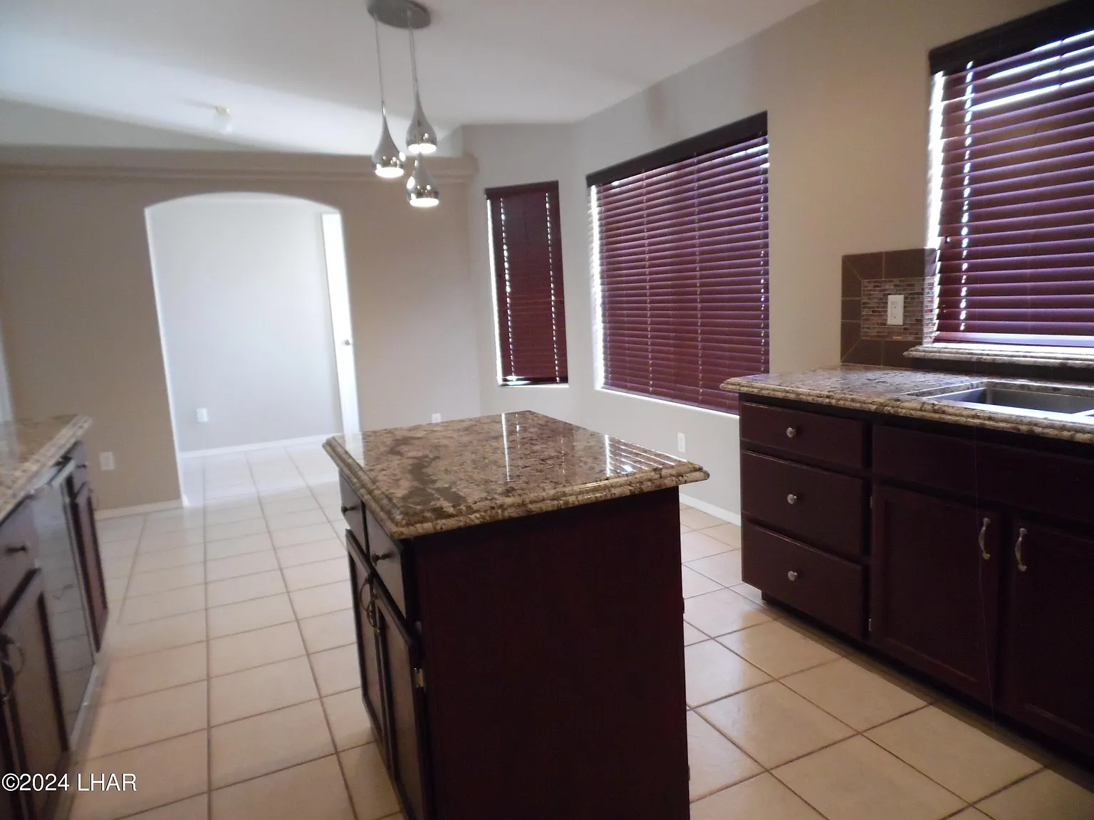 3 bed, 2.0 bath, 1594 sqft, $2,000 — Photo 4