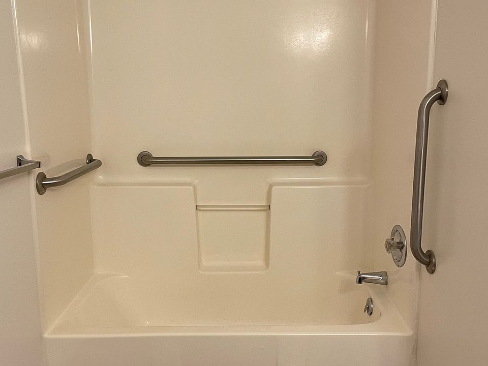Accessible tubs and showers