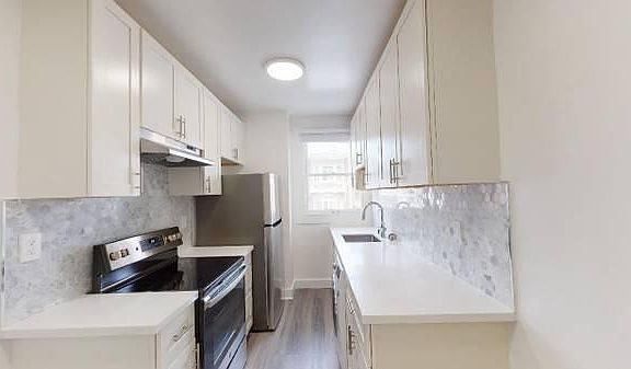 3rd image of 2355 Polk St APT 105
