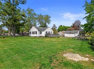 13 Wall Rd, Guilford, CT 06437