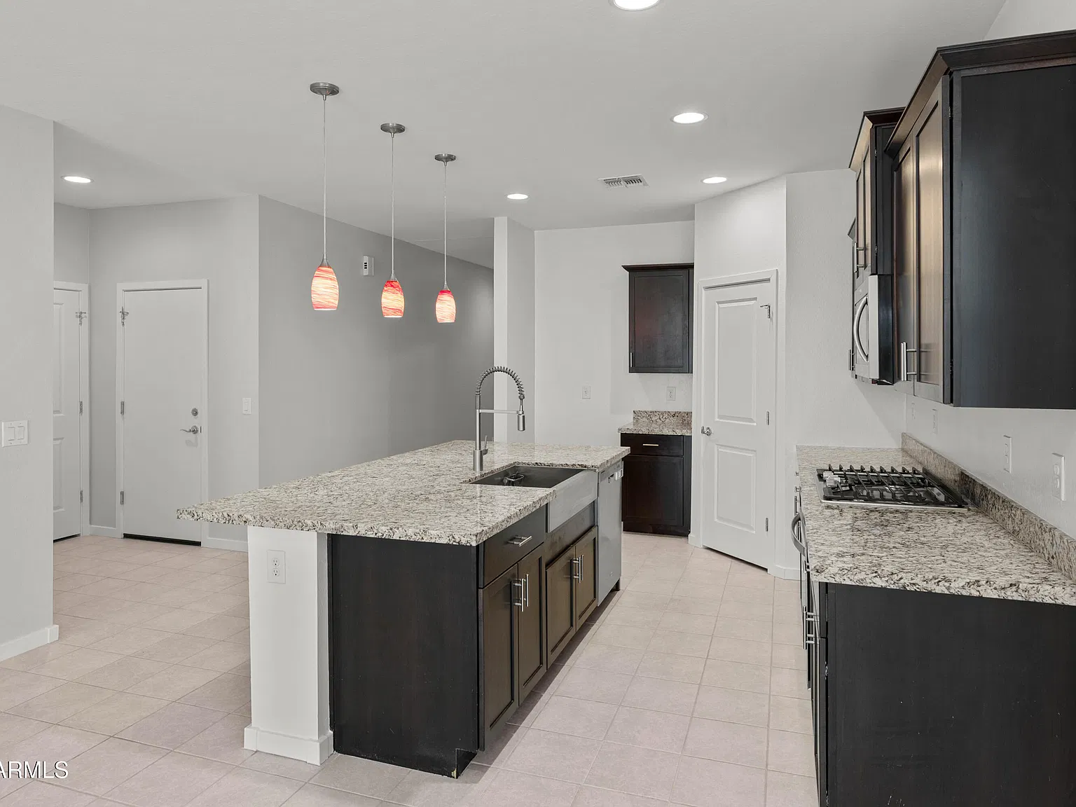 4 bed, 3.0 bath, 2027 sqft, $2,100 — Photo 4