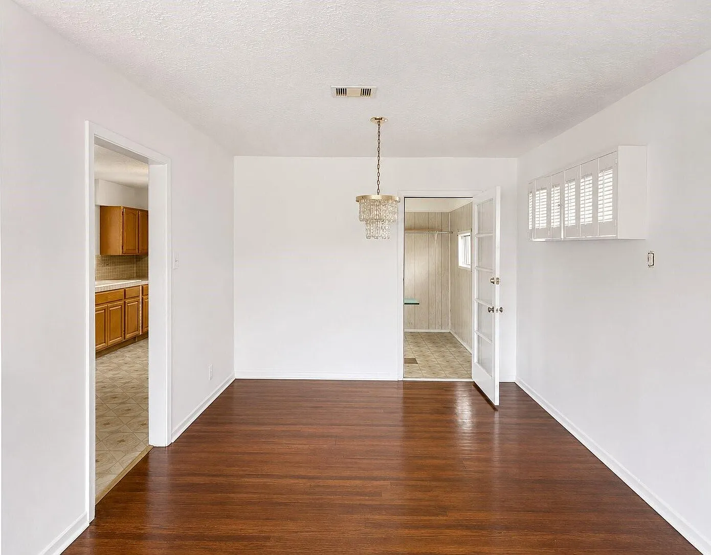 3 bed, 2.0 bath, 1350 sqft, $1,700 — Photo 4