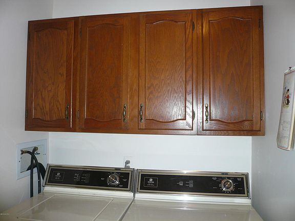 3rd image of 2281 Southgate Dr SE